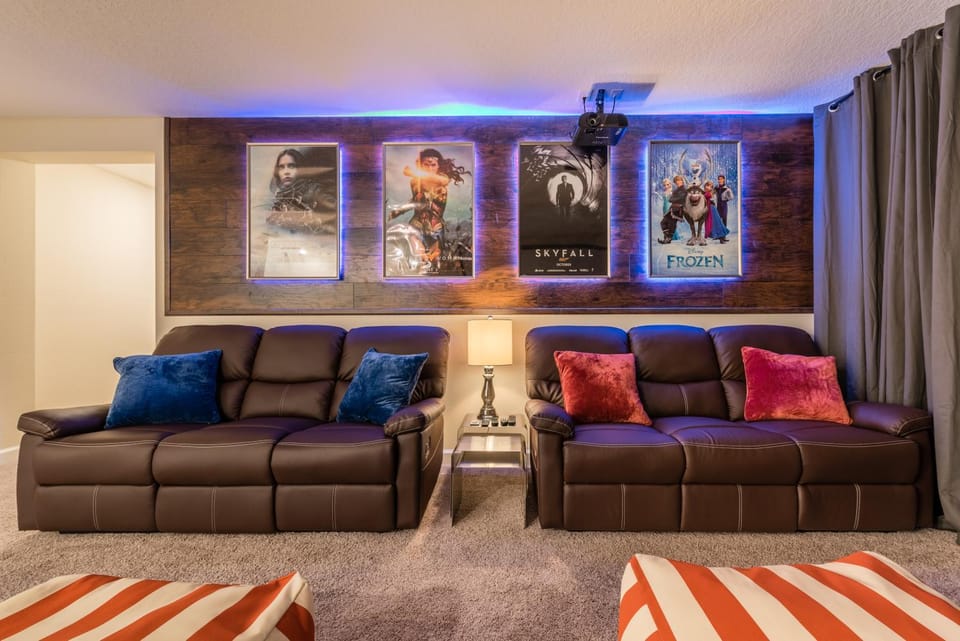 Communal lounge/ TV room