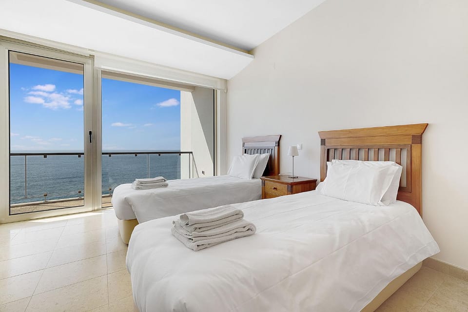 Som do Mar Luxury Ocean Front Villa, Prime Location! Villa in Luz