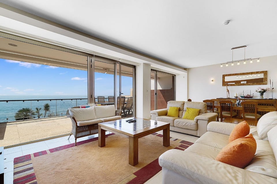 Som do Mar Luxury Ocean Front Villa, Prime Location! Villa in Luz