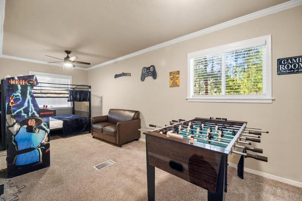 Game Room, Evening entertainment