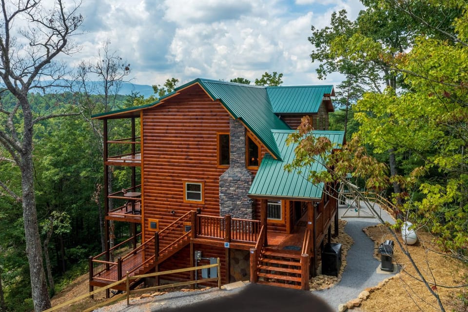 Smoky Mountain Pool Lodge by American Patriot Getaways House in Gatlinburg