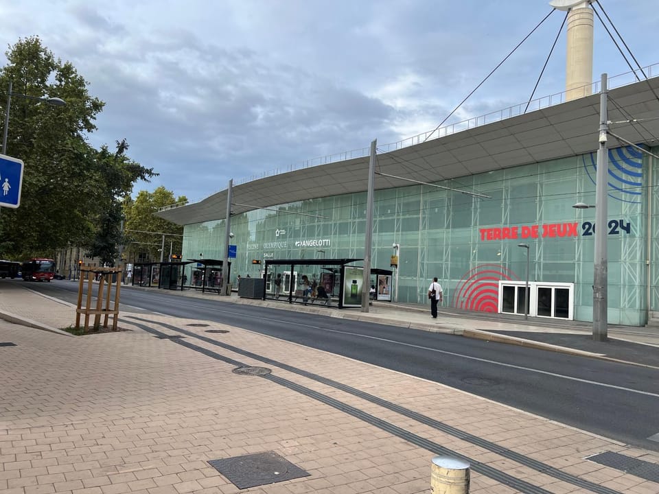 Restaurant/places to eat, Cycling, Shopping Area, Swimming pool, Swimming pool