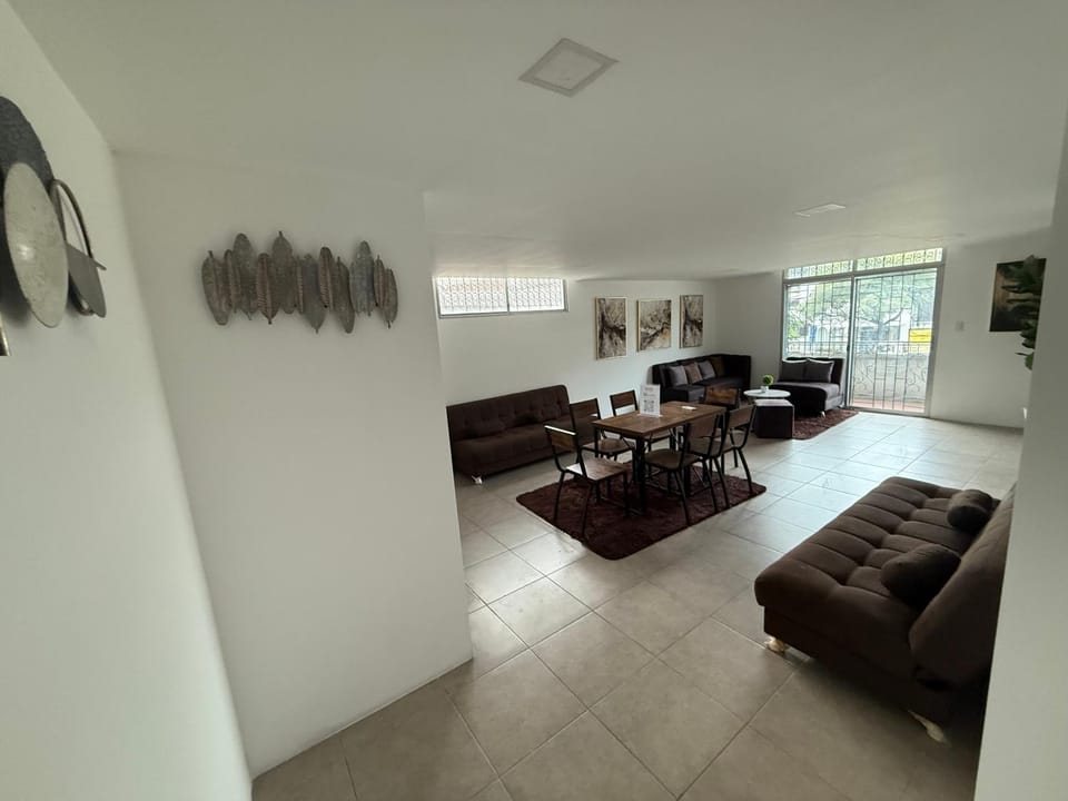 Suite en el Edificio de BolonCity Urdesa Bed and Breakfast in Guayaquil