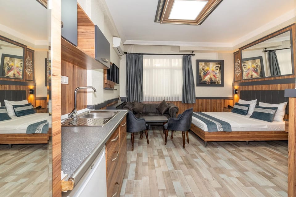 Bed, TV and multimedia, Kitchen or kitchenette, Photo of the whole room, Seating area, Bedroom
