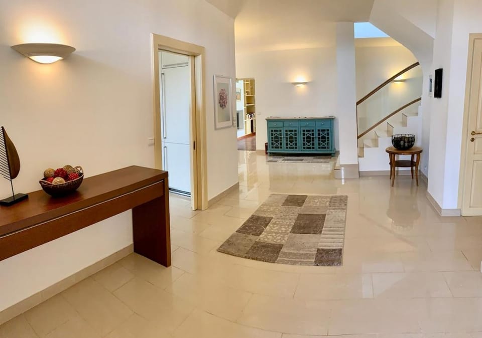 5 Bed Villa, 6 Baths, View and Beautiful Pool Villa in Divonne-les-Bains