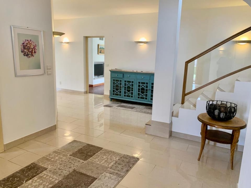 5 Bed Villa, 6 Baths, View and Beautiful Pool Villa in Divonne-les-Bains