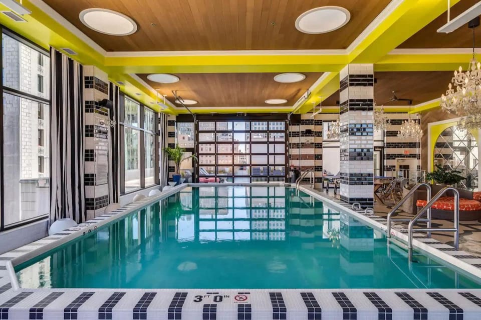 OTR Gym Pool Free parking walk to stadiums Apartment in Cincinnati