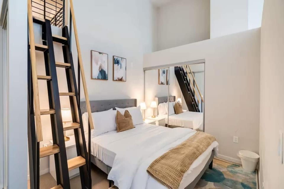 OTR Gym Pool Free parking walk to stadiums Apartment in Cincinnati