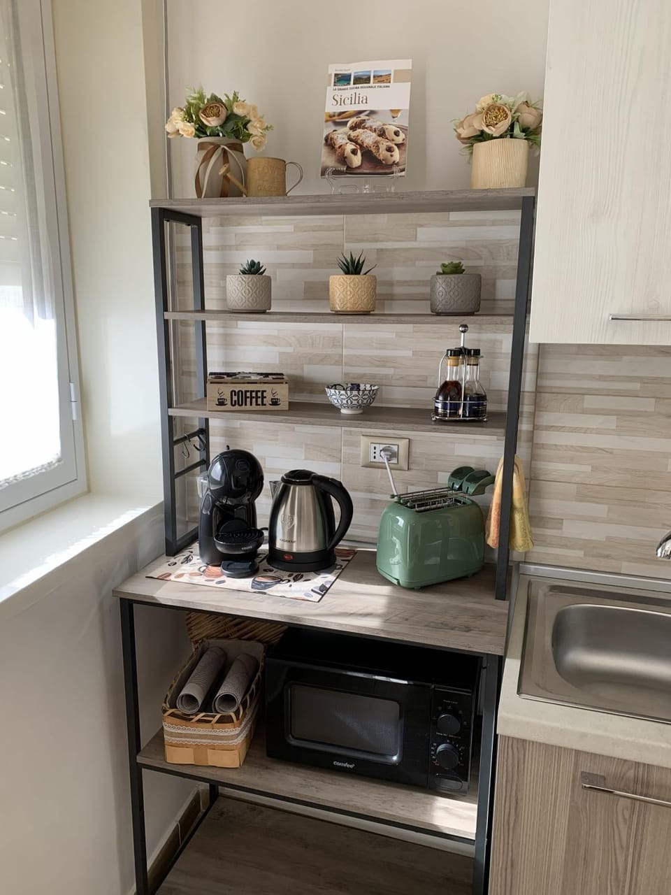 Kitchen or kitchenette