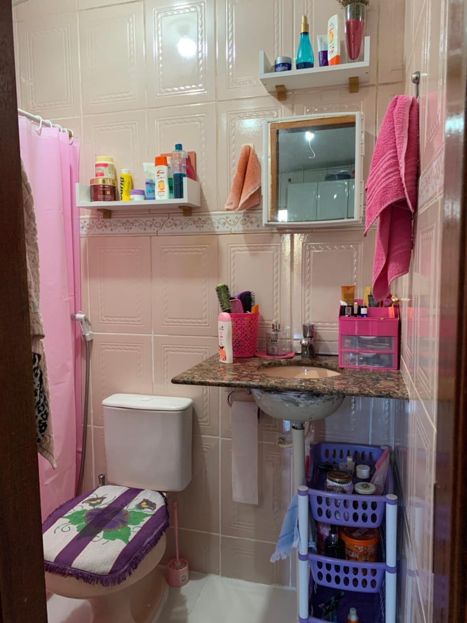 Bathroom, towels