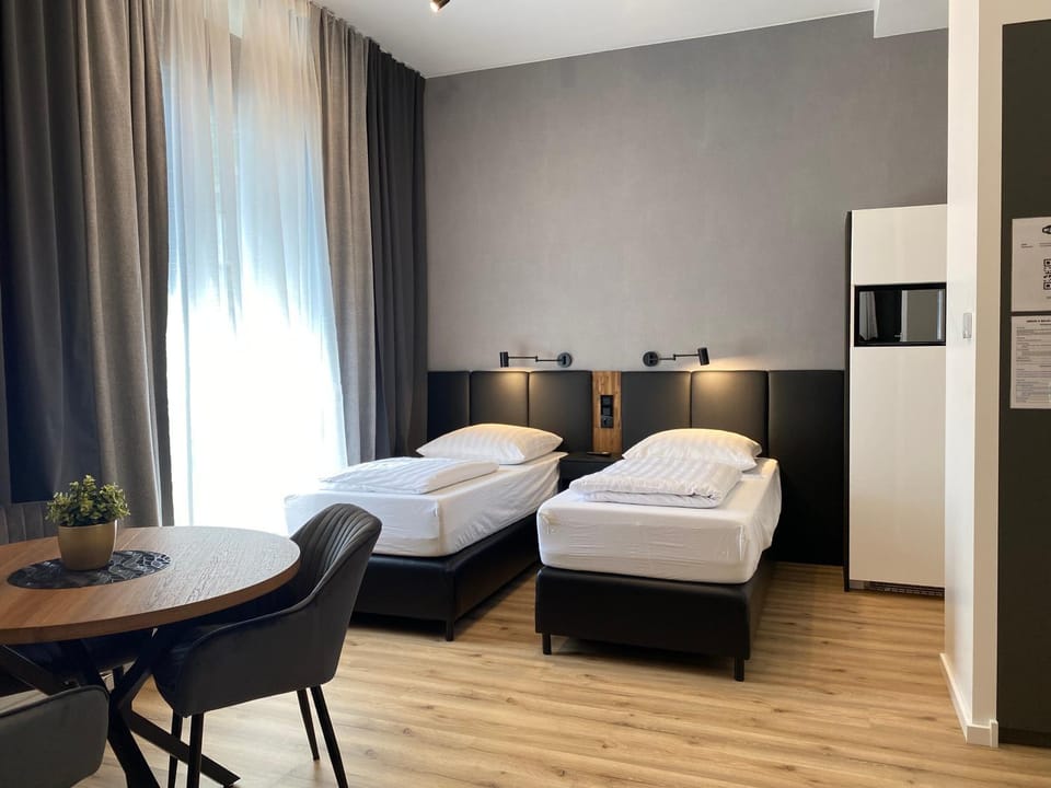 Bed, Dining area