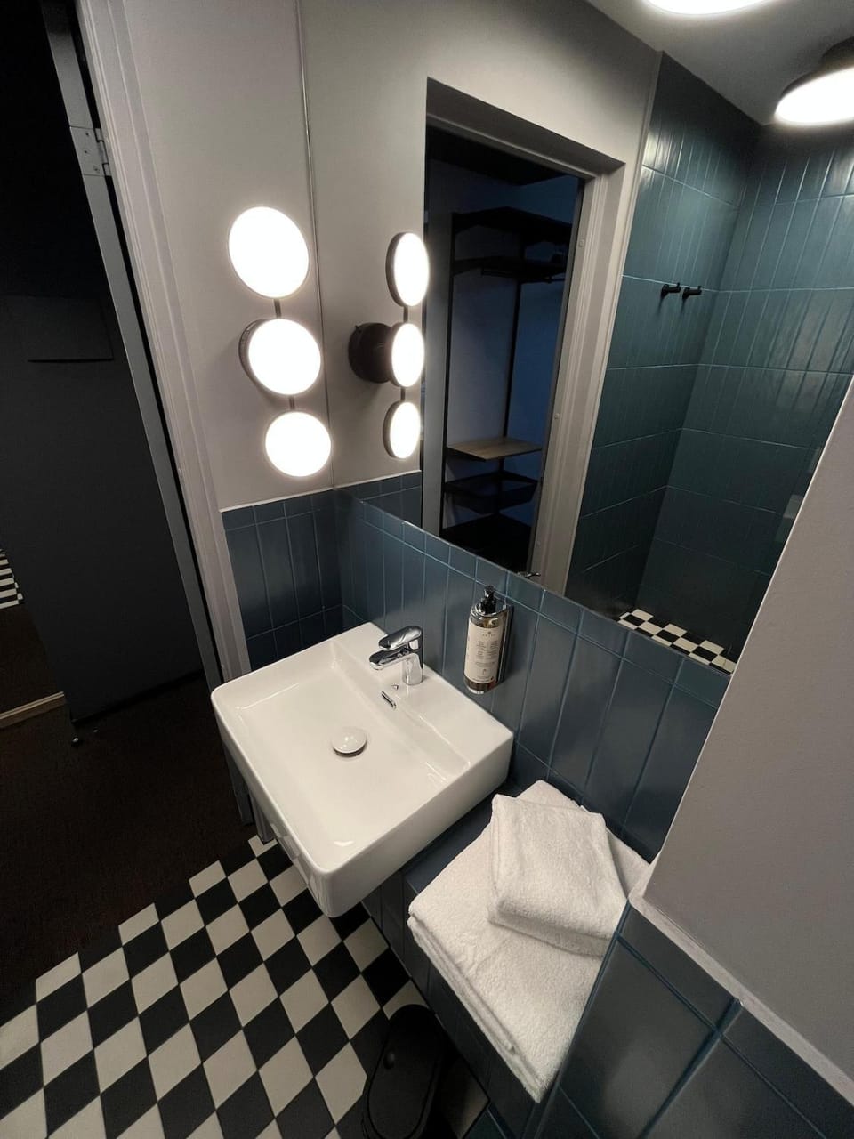 Bathroom, towels