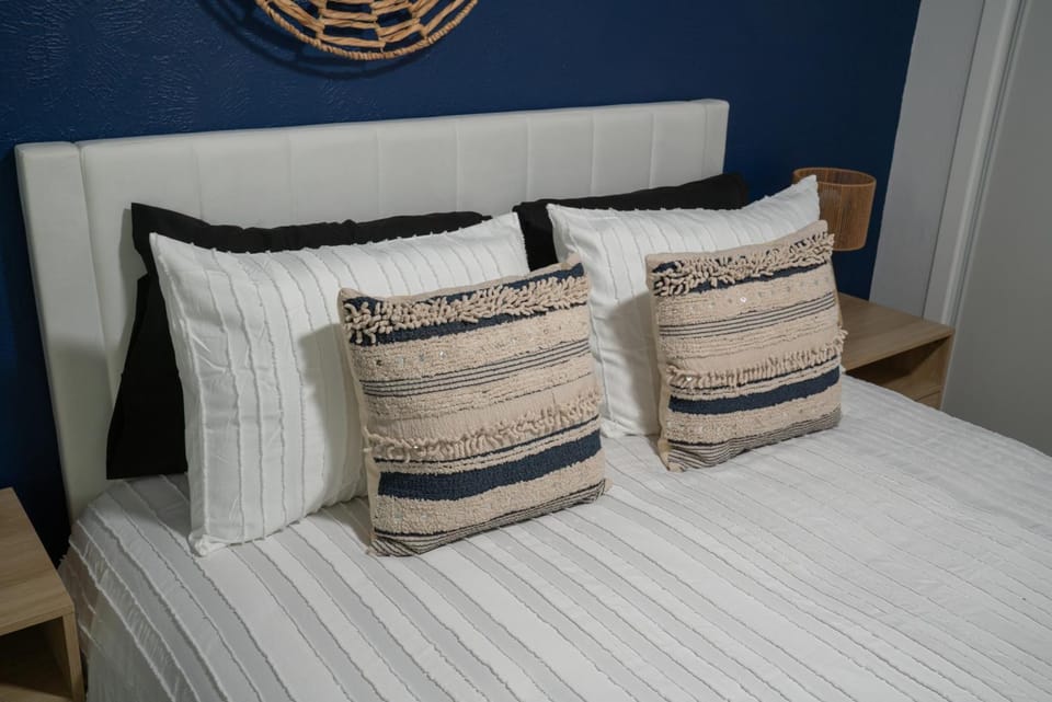 Worldcup Ready Cozy DT DFW Free Parking Pool Medical Dist Apartment in Dallas