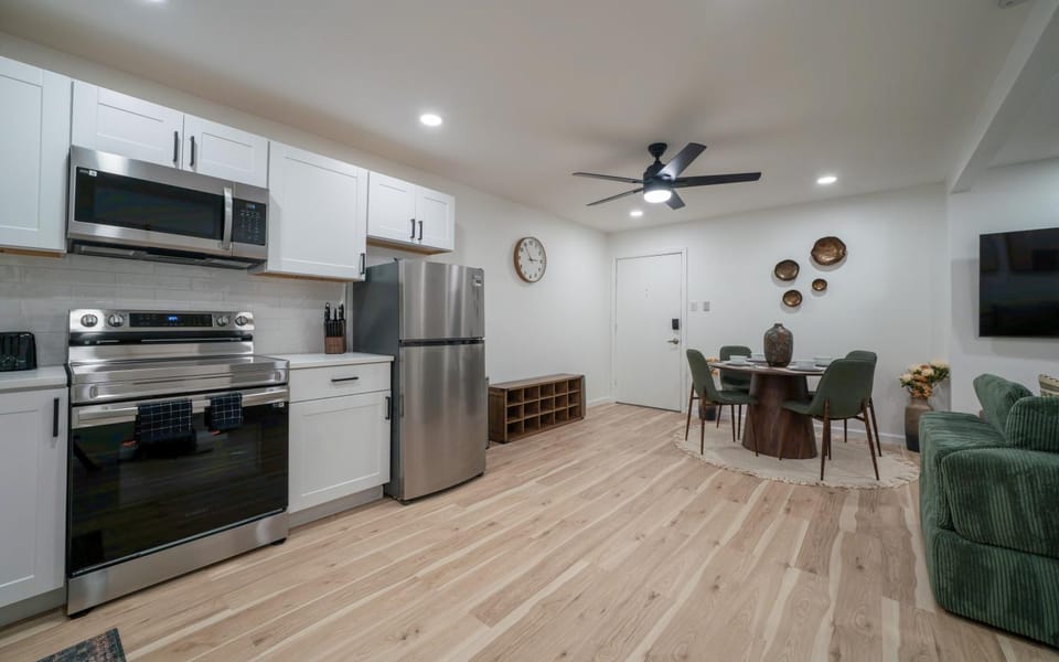 Worldcup Ready Cozy DT DFW Free Parking Pool Medical Dist Apartment in Dallas