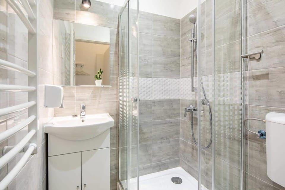 Ultra Central Comfy AirCon Room Apartment in Budapest