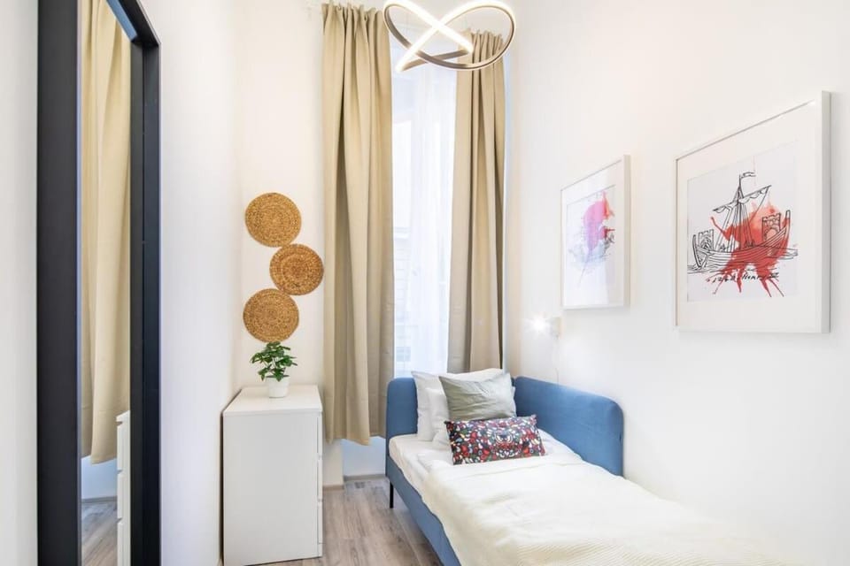 Ultra Central Comfy AirCon Room Apartment in Budapest