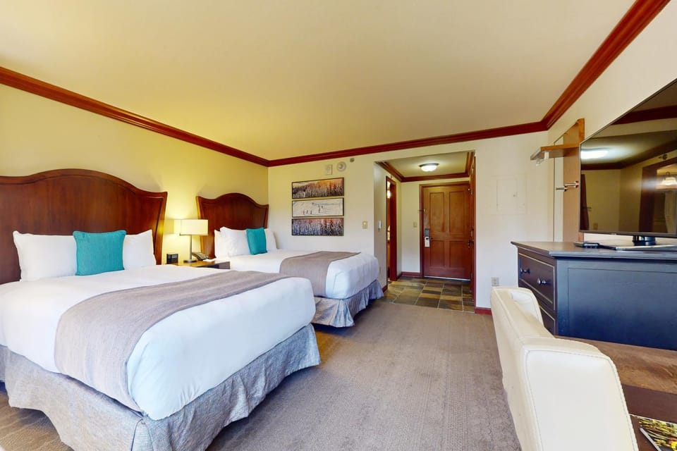Everline Resort & Spa 630 House in Palisades Tahoe (Olympic Valley)