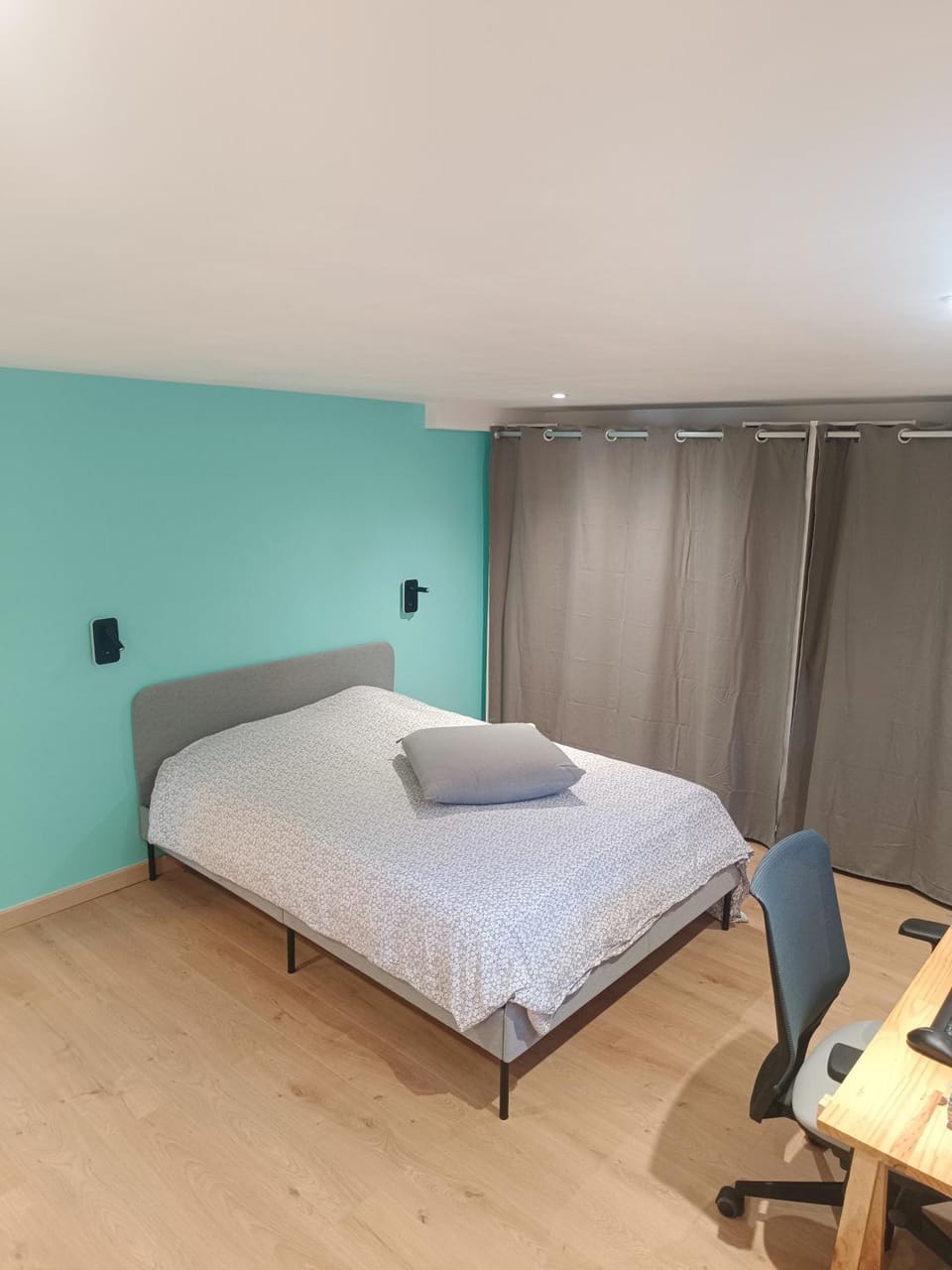 Bed, Photo of the whole room, Bedroom