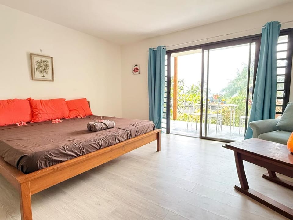 Charming beachfront studio Apartment in Bora-Bora