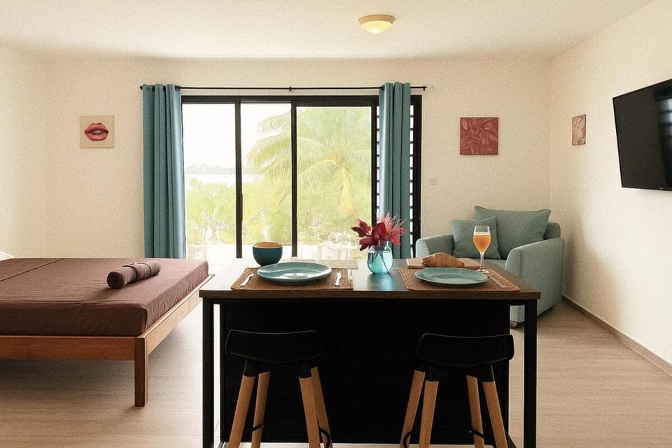 Charming beachfront studio Apartment in Bora-Bora
