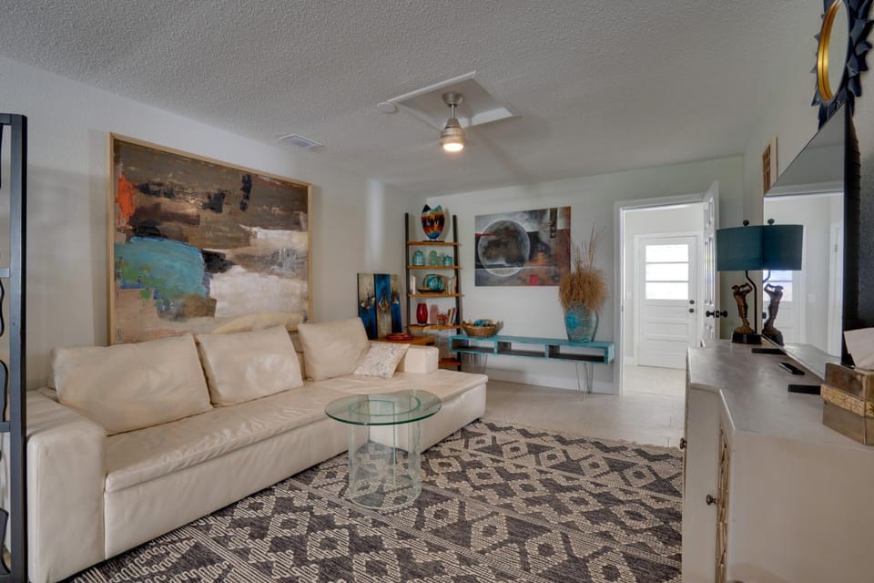 Steps to Gulf: Updated Duplex in Redington Shores! House in North Redington Beach