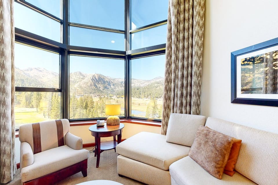 Everline Resort & Spa 810 Apartment in Palisades Tahoe (Olympic Valley)