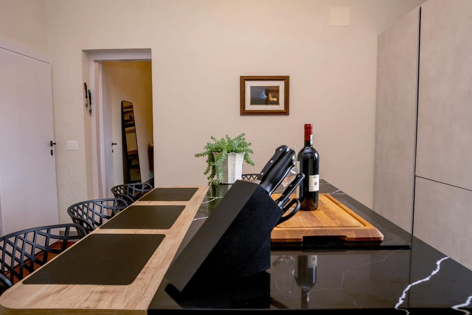 Kitchen or kitchenette, Seating area, kitchen