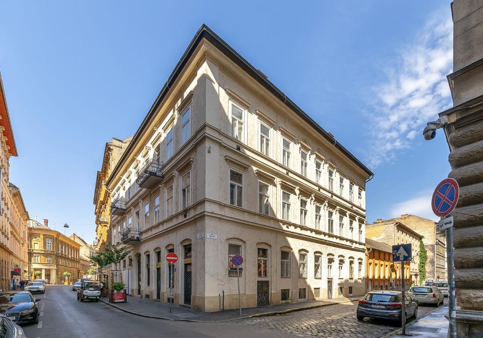 Property building, Day, Street view, Location