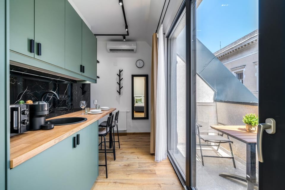 Coffee/tea facilities, Balcony/Terrace, Balcony/Terrace, Kitchen or kitchenette, Dining area, microwave