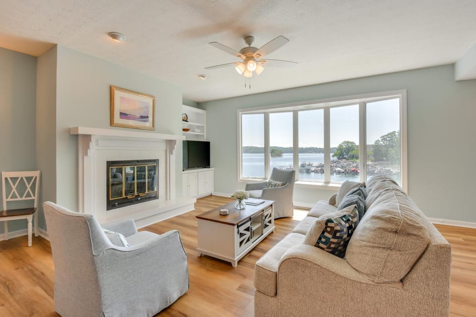Clemson Game Retreat: Lakefront Keowee Key Condo House in Lake Keowee
