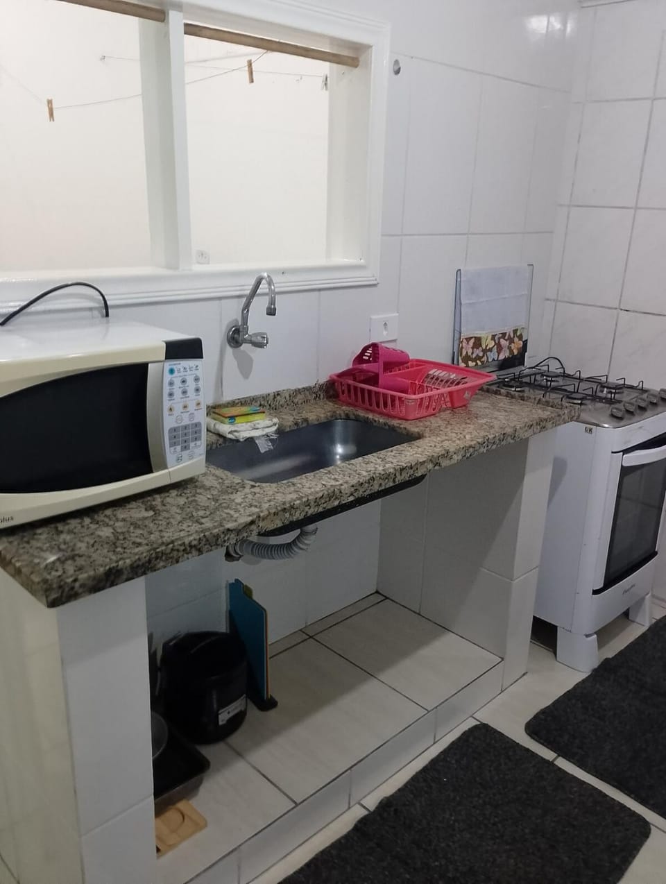 Kitchen or kitchenette, microwave, oven, stove