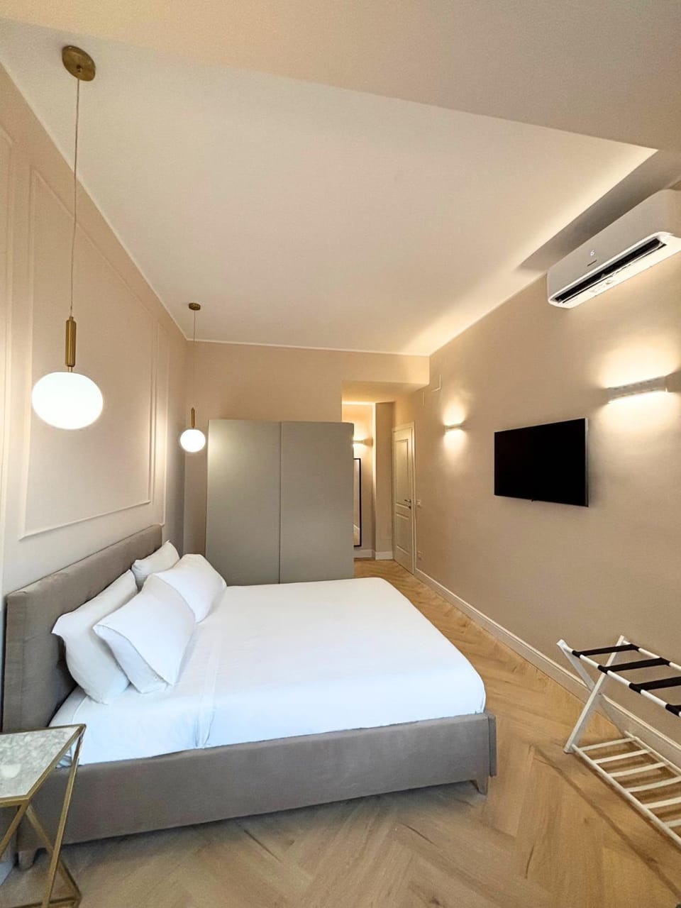 Bed, TV and multimedia, Bedroom, air conditioner