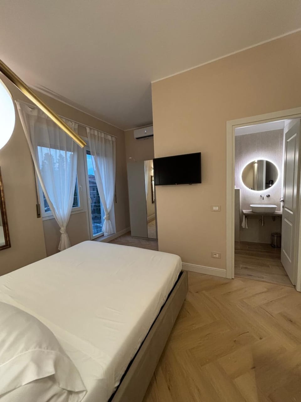 TV and multimedia, Bedroom, air conditioner