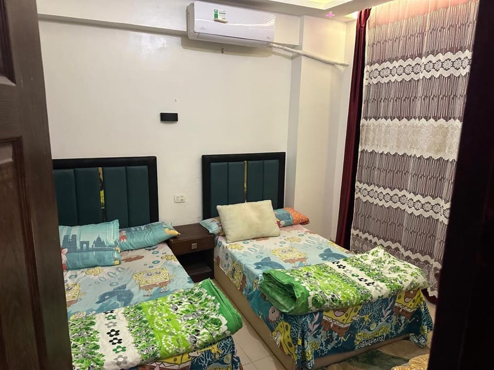Bed, Living room, Photo of the whole room, Seating area, Bedroom, air conditioner