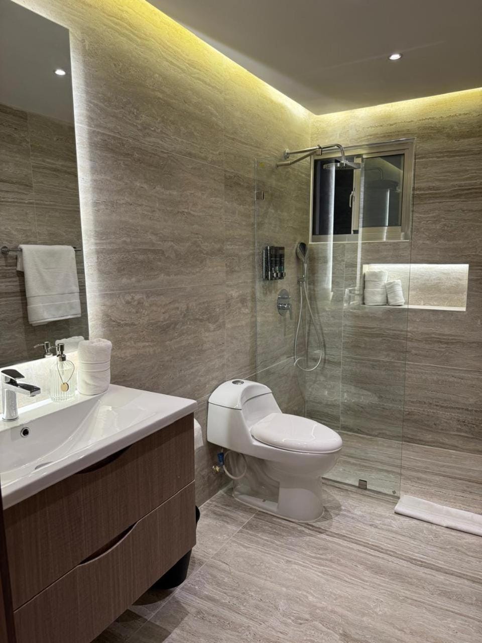 Shower, Bathroom, towels