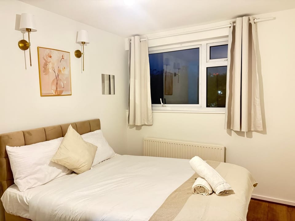 Excel & London City Airport 3bed Garden Retreat House in London