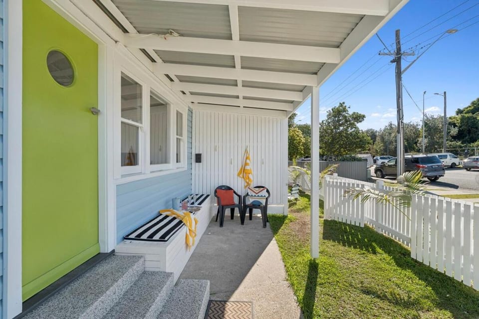 Seabreeze - Parky's Pet friendly beachside duplex Apartment in Coffs Harbour