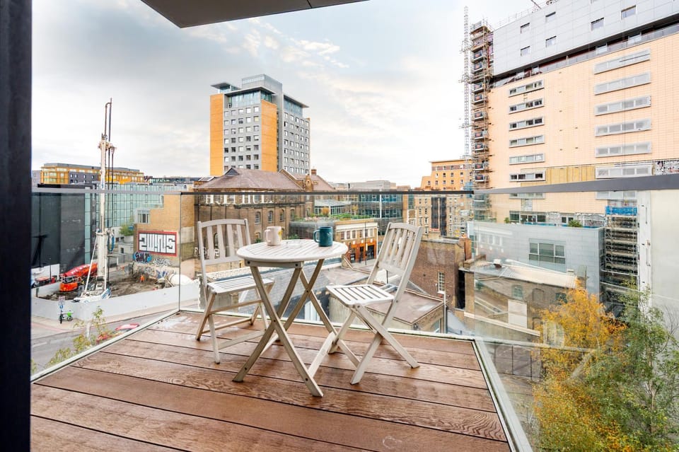 View (from property/room), Balcony/Terrace, City view