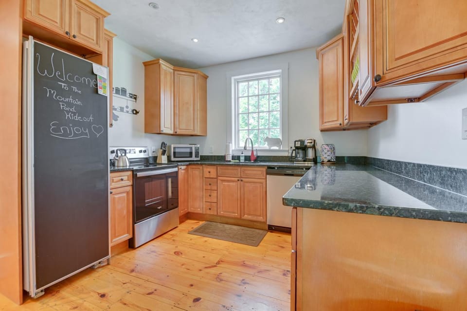 Lake Access + Views: Family Getaway in Conway! House in Conway