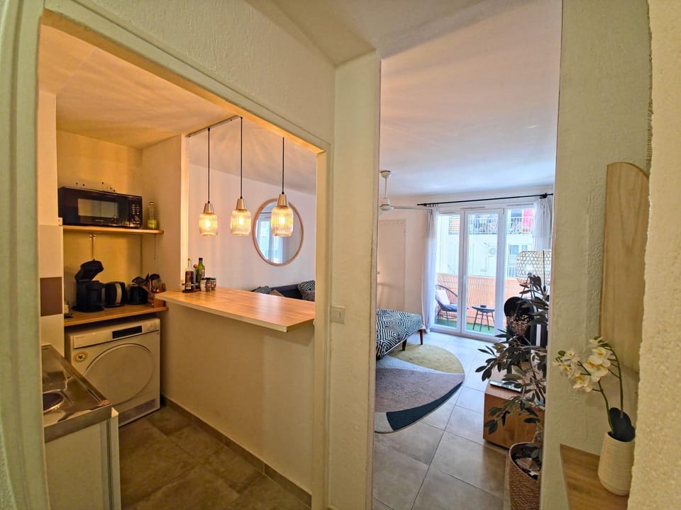 Kitchen or kitchenette, Living room, Seating area, Dining area, minibar, pet friendly, stove, toaster
