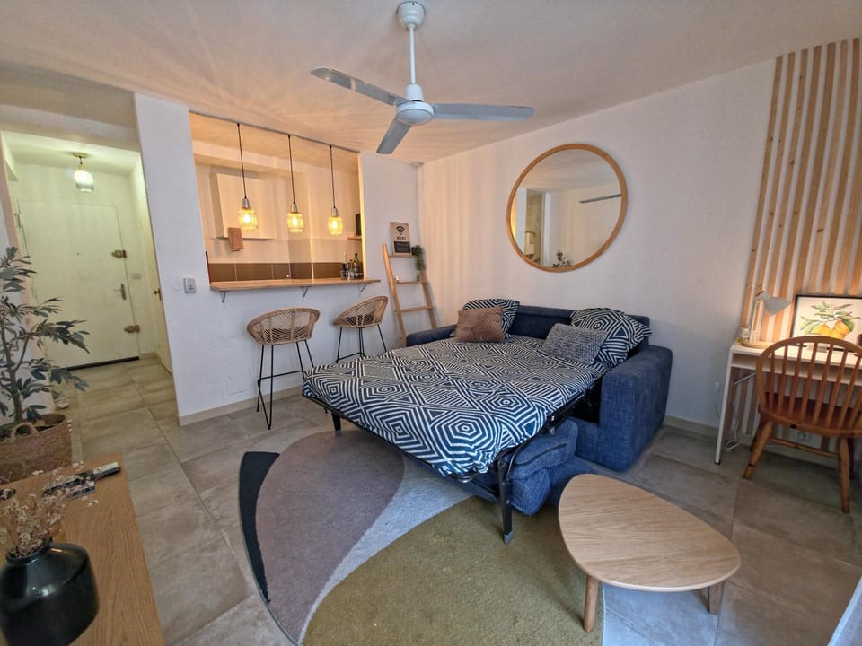 Bed, Kitchen or kitchenette, Living room, Photo of the whole room, Seating area, Dining area, Bedroom