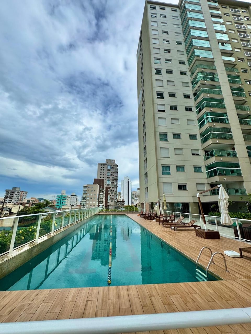Seu paraíso frente mar em um Home Club Apartment in Penha