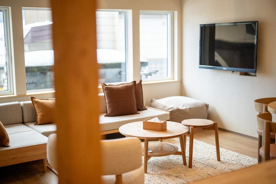 TV and multimedia, Living room, Seating area