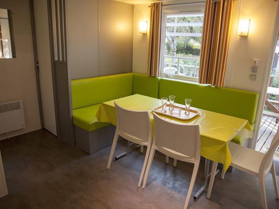 Mobil-home 6 pers avec Terrasse à Naucelle - API-1-52-325 Campground/ 
RV Resort in Auvergne-Rhône-Alpes