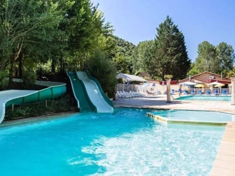 Confortable Mobil Home 6 pers avec Terrasse - API-1-52-704 Campground/ 
RV Resort in Occitanie