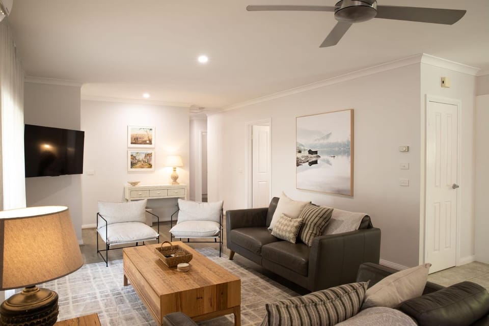 Trailside in Bright House in Porepunkah