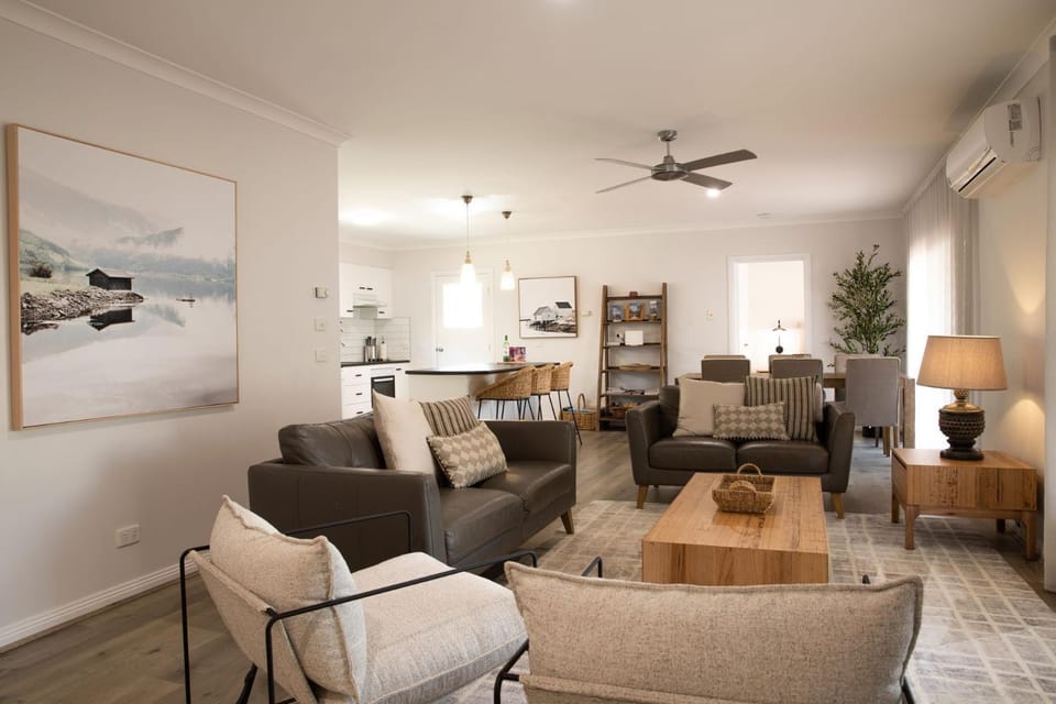 Trailside in Bright House in Porepunkah