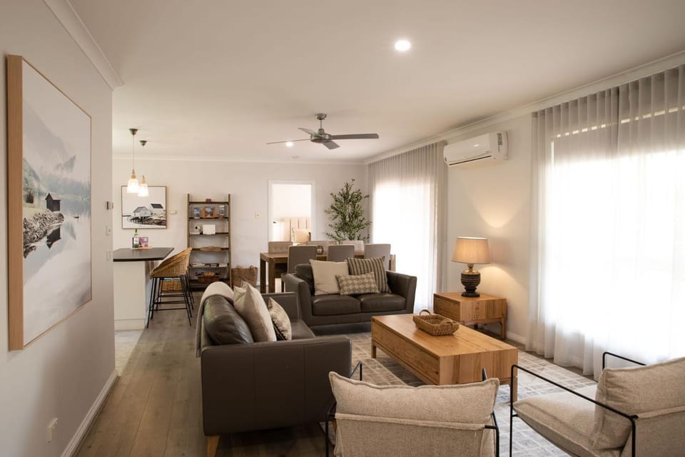 Trailside in Bright House in Porepunkah