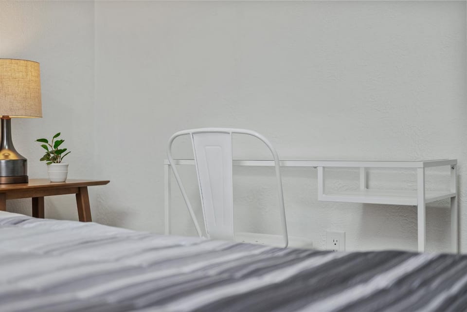 Bloomfield Pittsburgh E Stylish and Cozy Private Bedroom, Shared Bathroom, with Free Parking Vacation rental in Pittsburgh