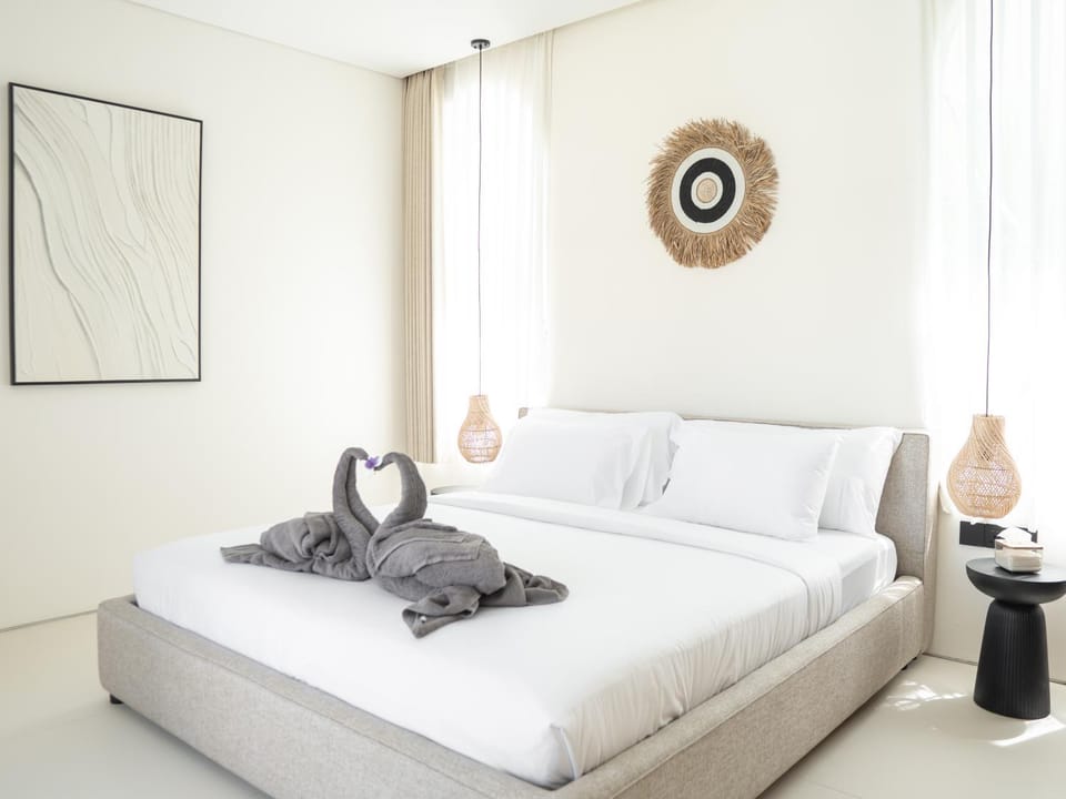 Photo of the whole room, towels